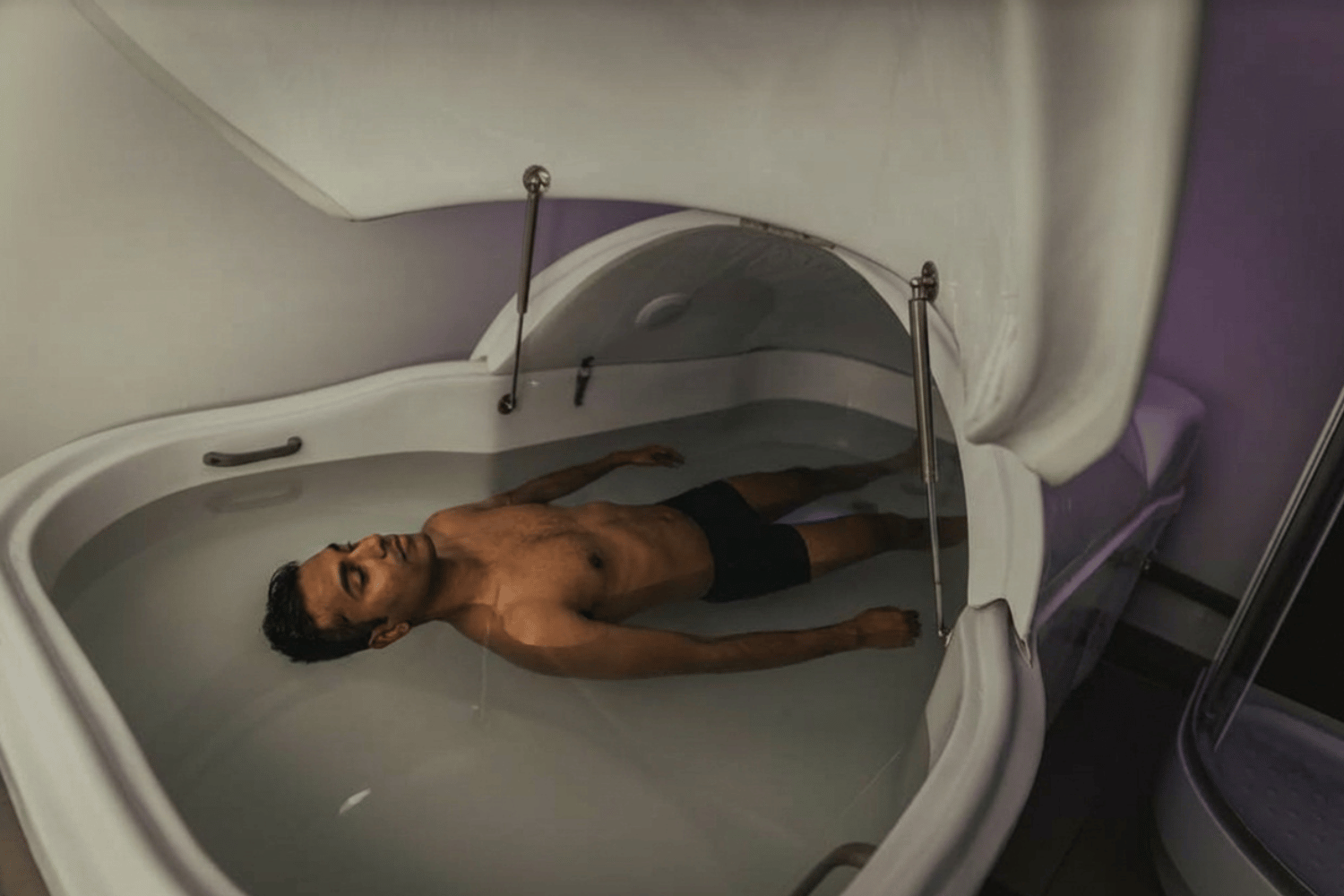 Best Natural Anxiety Relief Therapy: Why Float Therapy Is Gaining Popularity in India